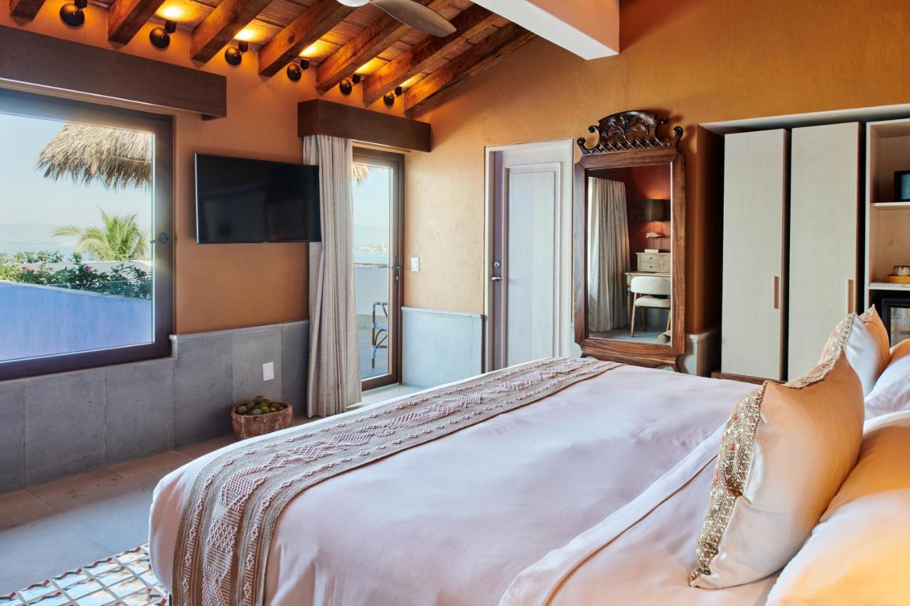 Hotel Luxury Patio Azul (Adults Only) Puerto Vallarta Eksteriør billede A bedroom at the hotel