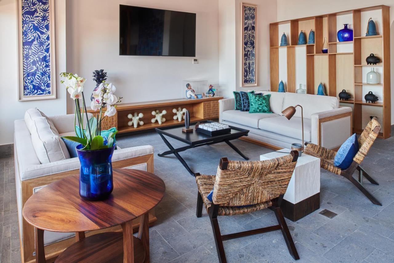 Hotel Luxury Patio Azul (Adults Only) Puerto Vallarta Eksteriør billede The living room of a suite at the hotel