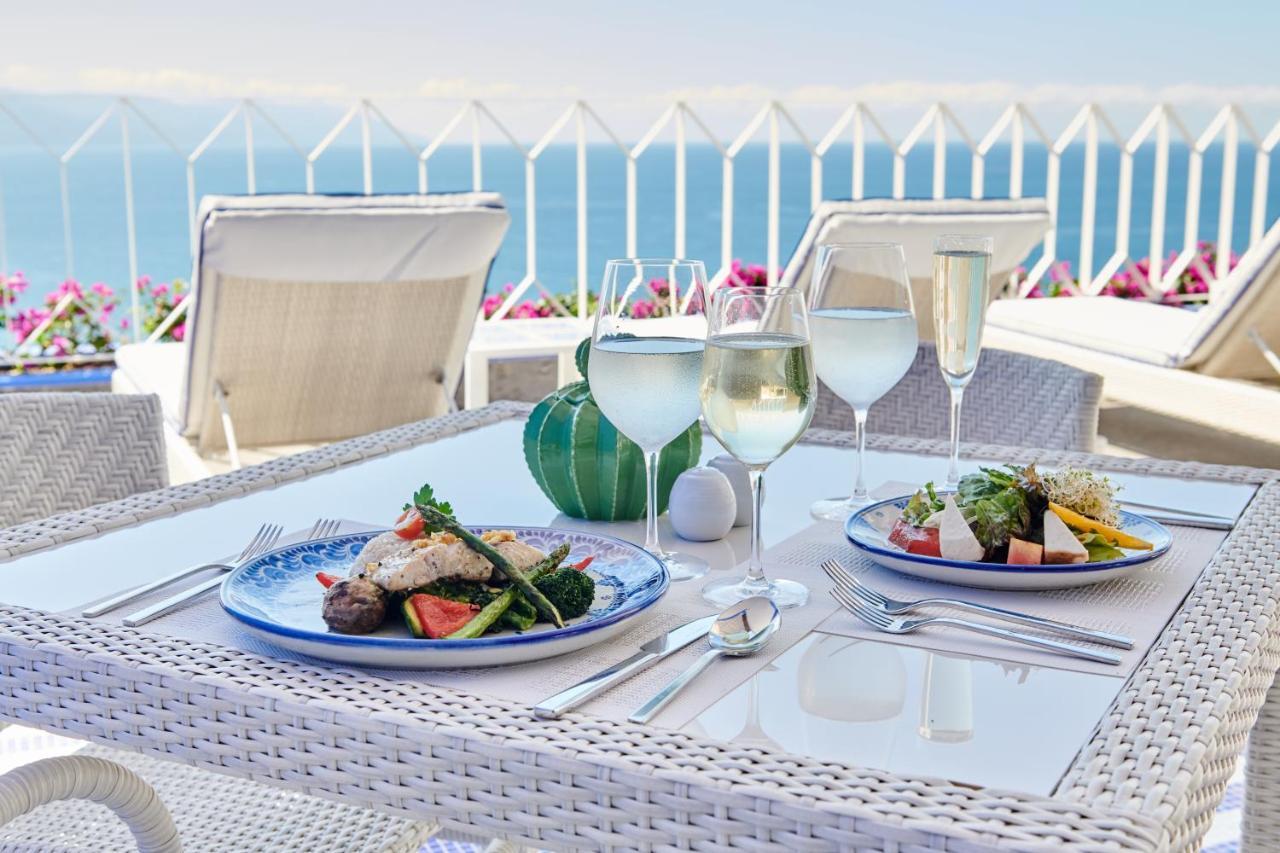 Hotel Luxury Patio Azul (Adults Only) Puerto Vallarta Eksteriør billede A typical Mediterranean lunch